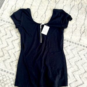 New with tags guess zip stretch t shirt scoop neck